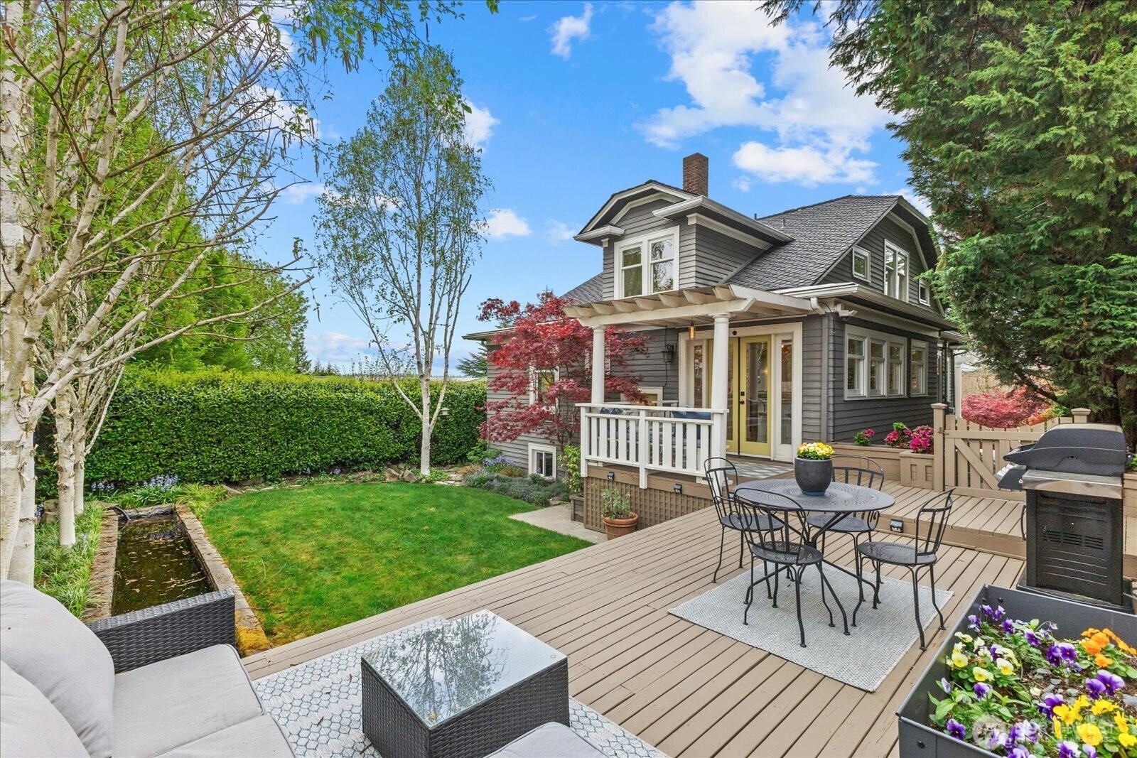 2407 11th Avenue E, Seattle, WA 98102