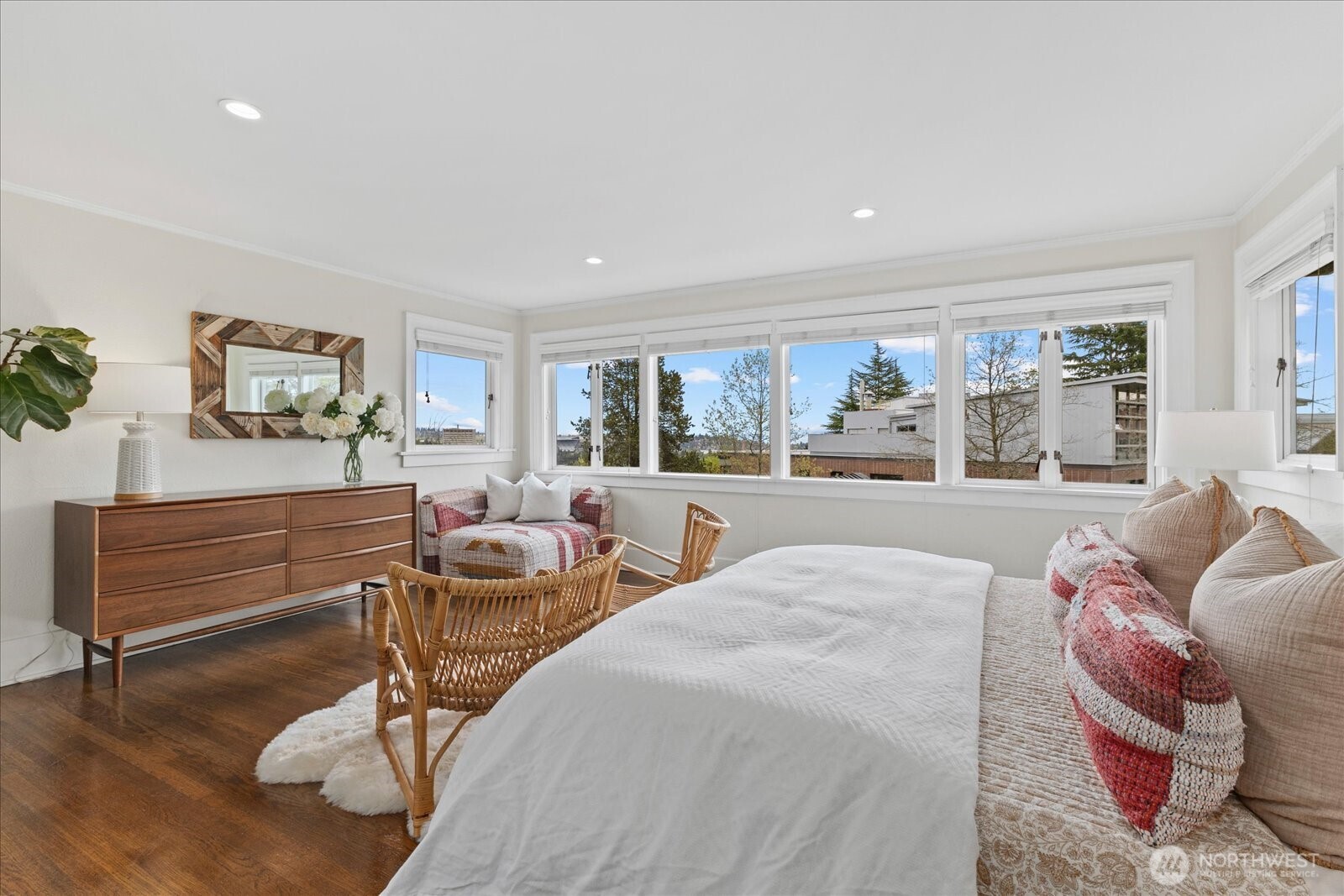 2407 11th Avenue E, Seattle, WA 98102