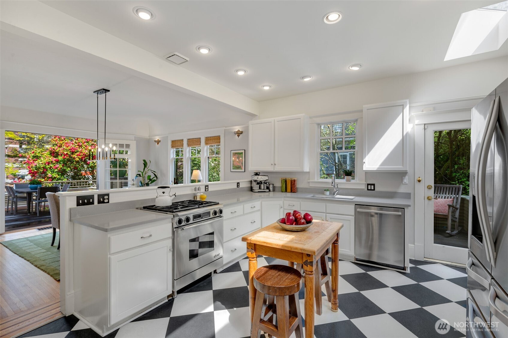 103 Crockett Street , Seattle, WA 98109