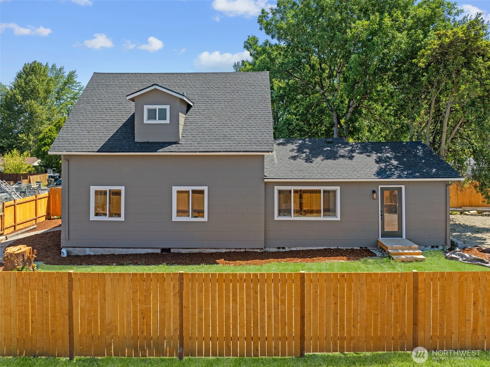 1802 E Wright Avenue , Tacoma, WA 98404