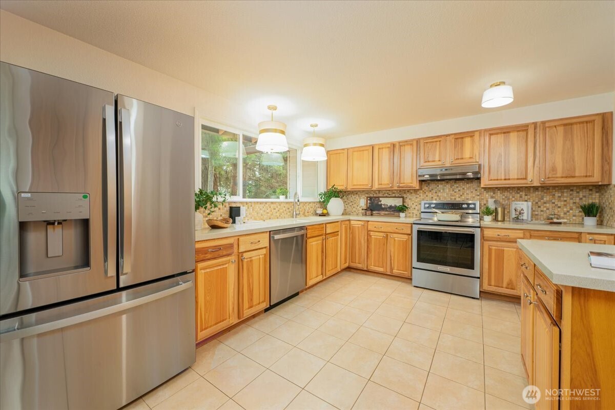 18015 56th Avenue W, Lynnwood, WA 98037
