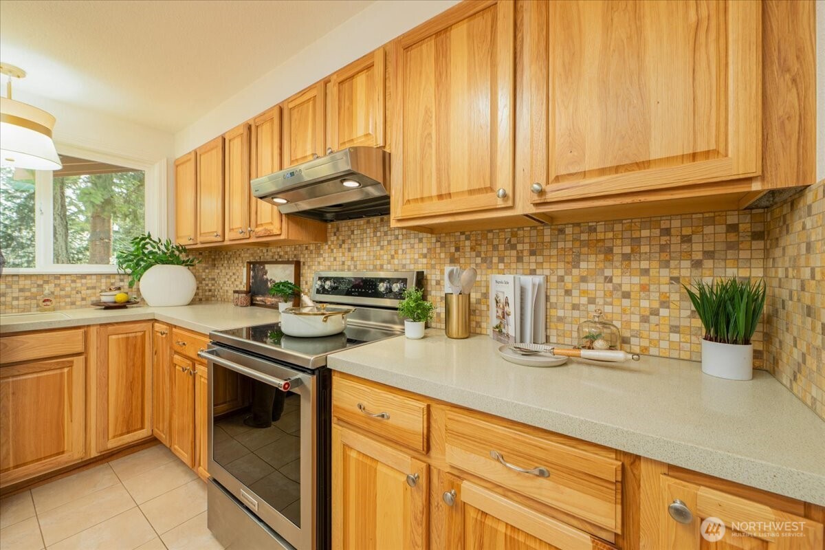18015 56th Avenue W, Lynnwood, WA 98037