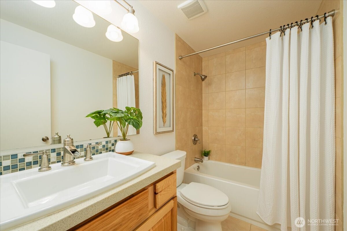 18015 56th Avenue W, Lynnwood, WA 98037