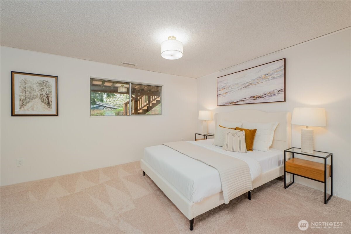 18015 56th Avenue W, Lynnwood, WA 98037
