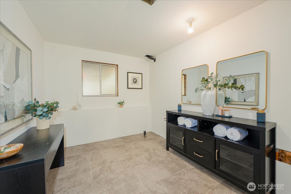 18015 56th Avenue W, Lynnwood, WA 98037
