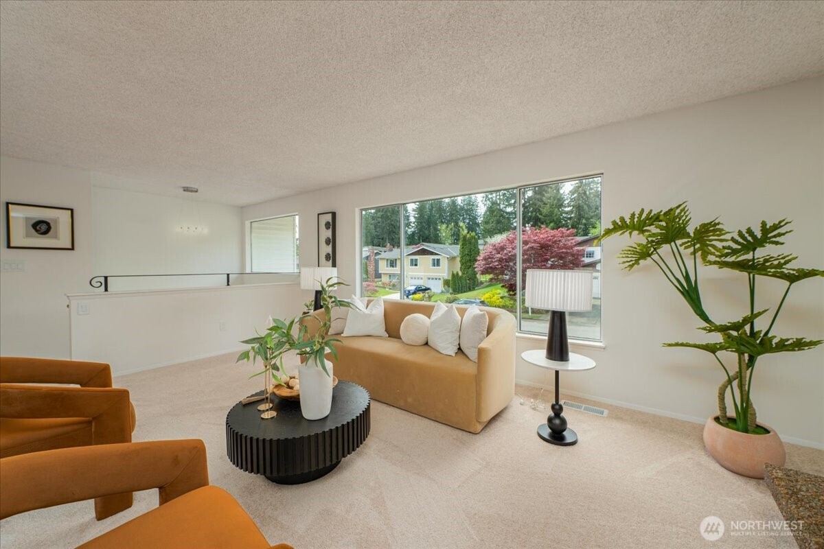 18015 56th Avenue W, Lynnwood, WA 98037