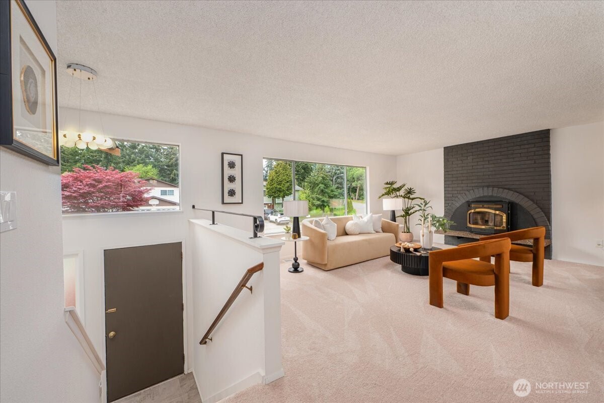 18015 56th Avenue W, Lynnwood, WA 98037