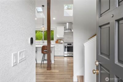 14301 101st Place NE, Kirkland, WA 98034 - Photo 4