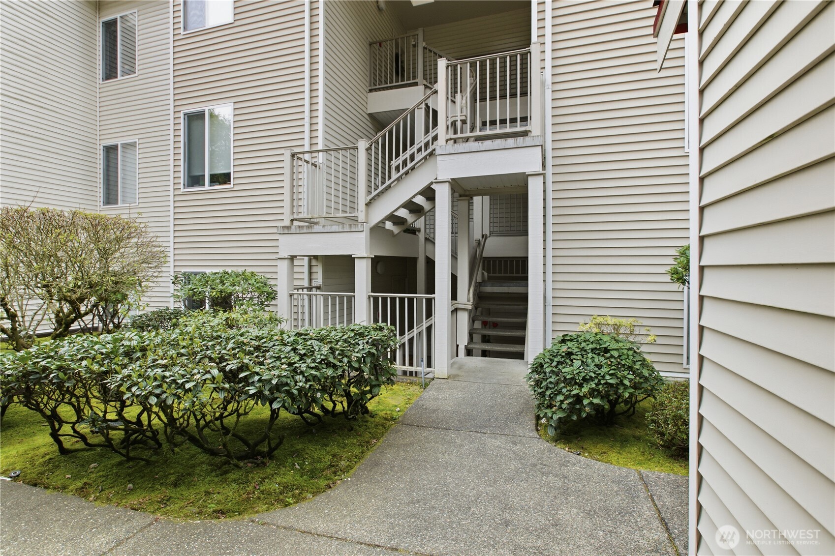 23009 Lakeview Drive #B103, Mountlake Terrace, WA 98043-2381