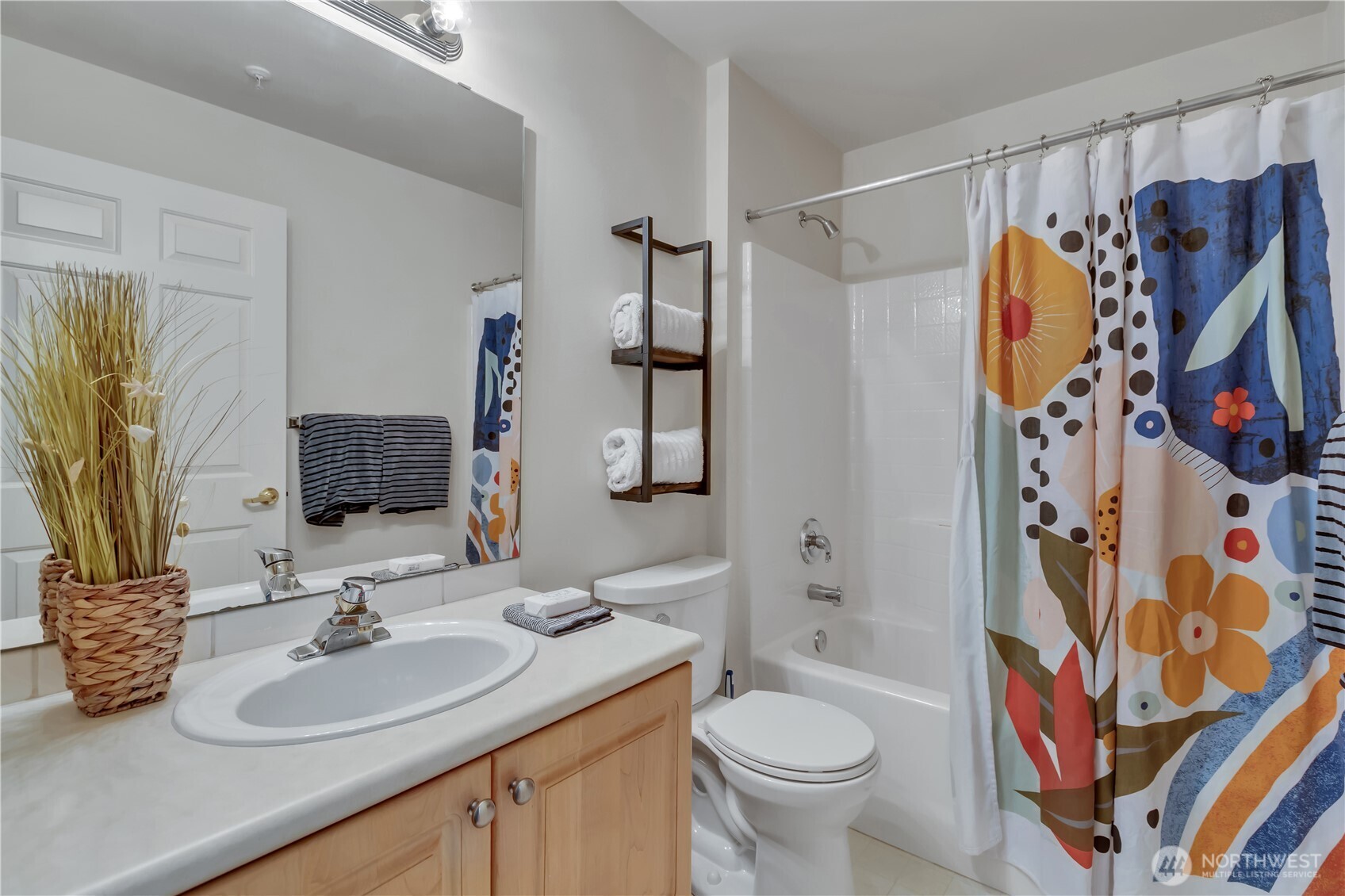23009 Lakeview Drive #B103, Mountlake Terrace, WA 98043-2381