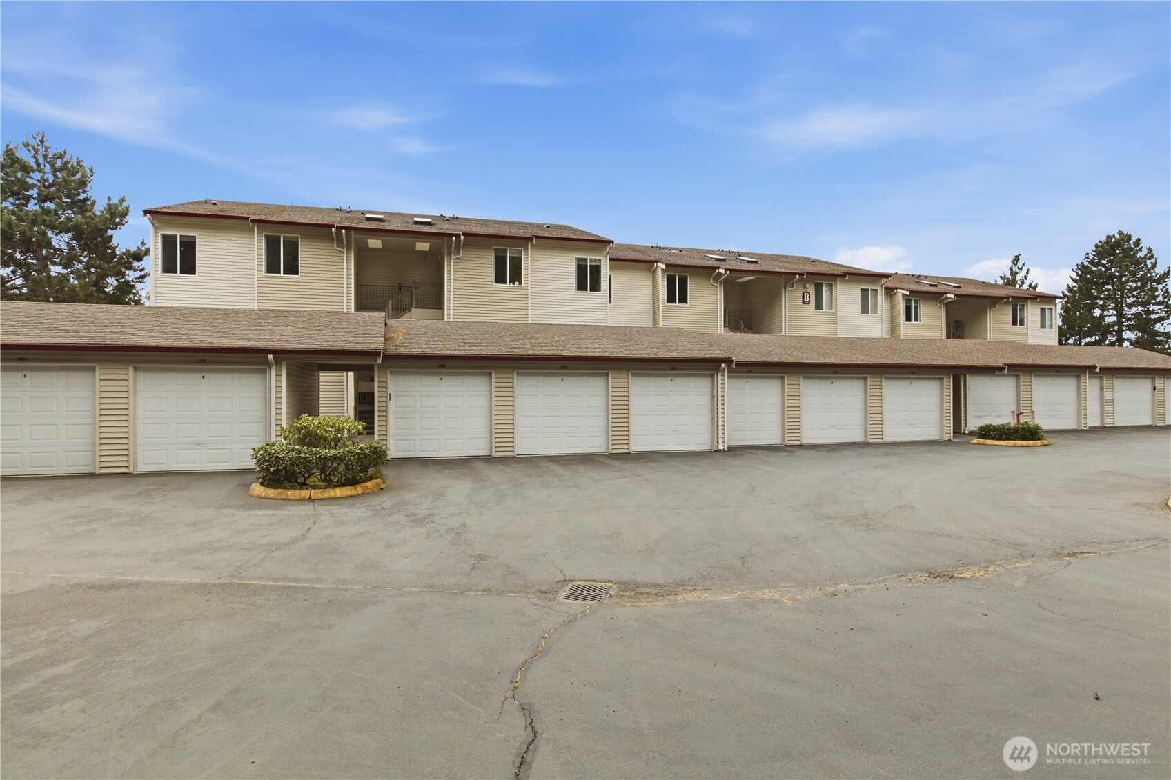 23009 Lakeview Drive #B103, Mountlake Terrace, WA 98043-2381