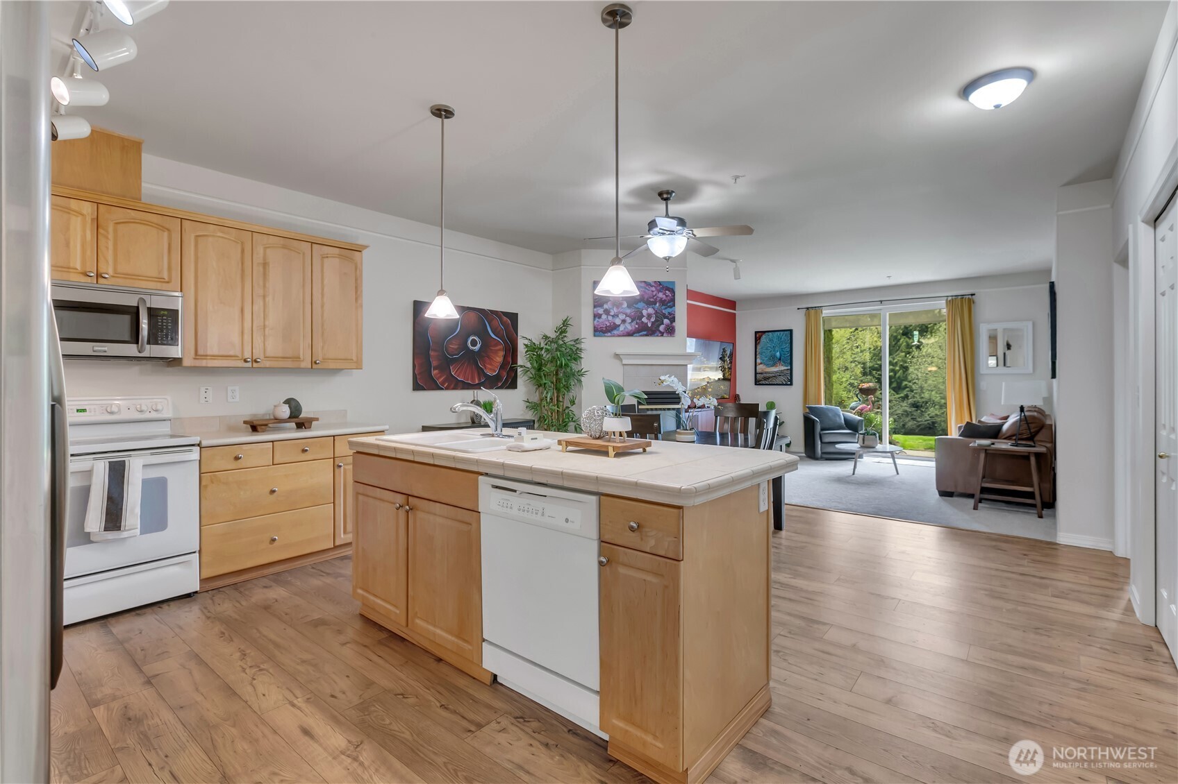 23009 Lakeview Drive #B103, Mountlake Terrace, WA 98043-2381