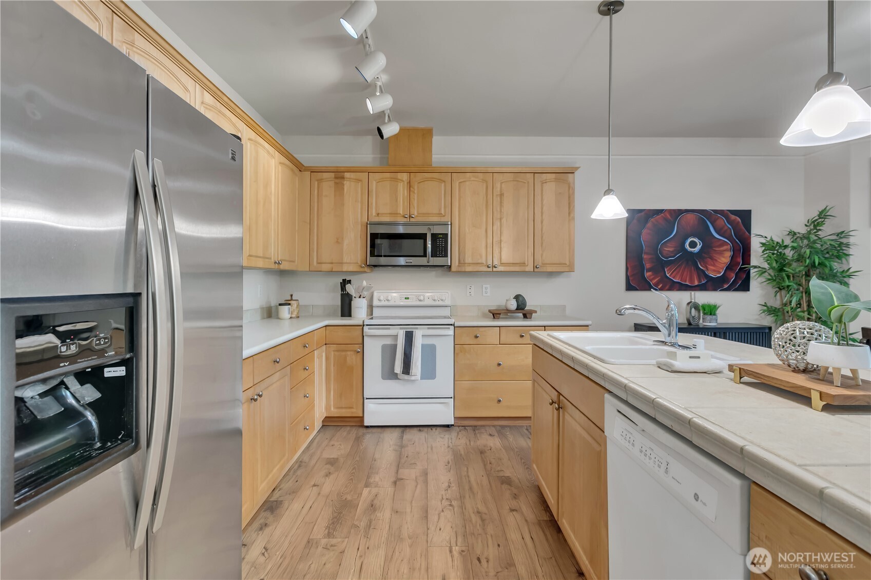 23009 Lakeview Drive #B103, Mountlake Terrace, WA 98043-2381