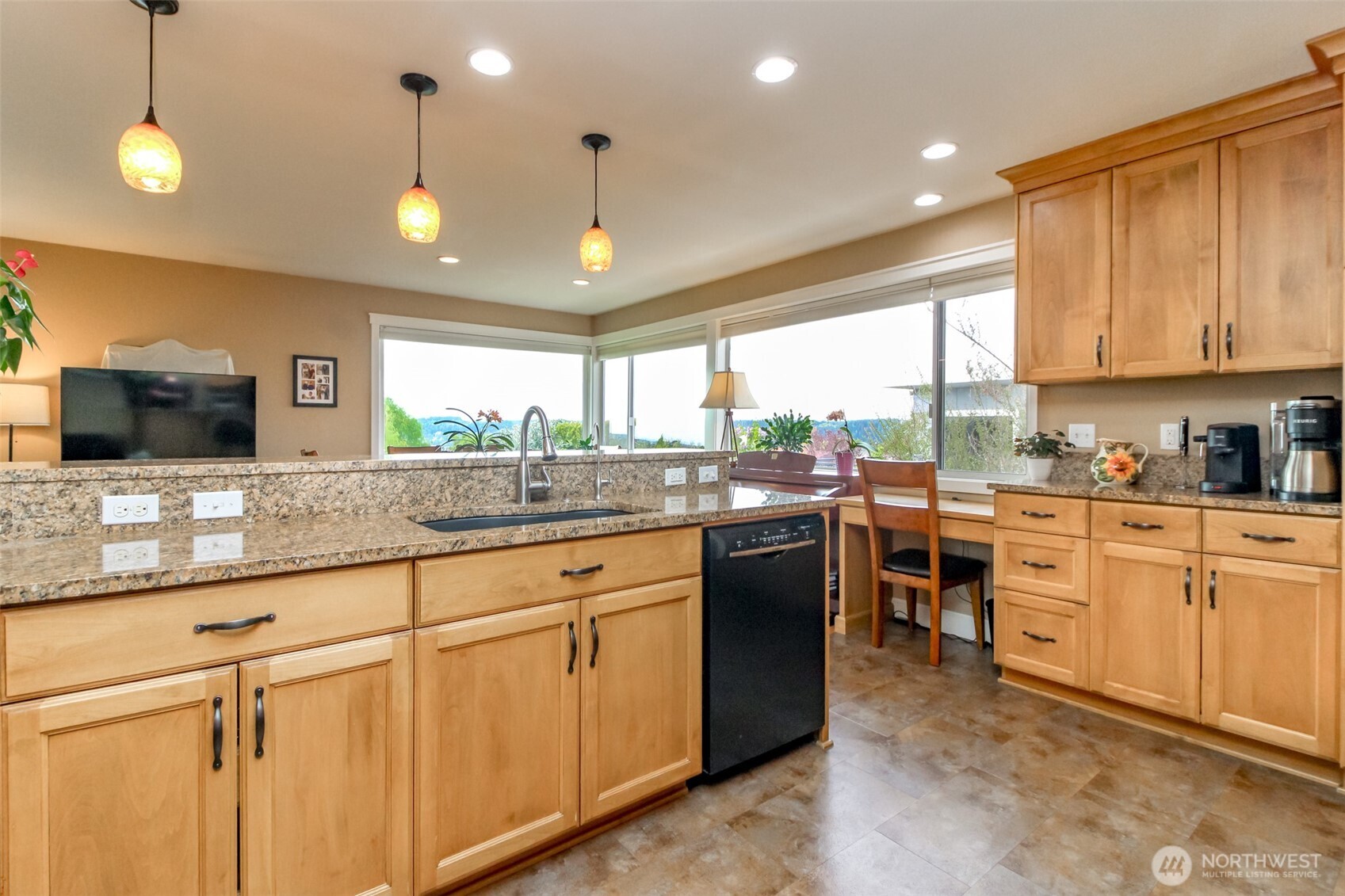 953 S Mountain View Avenue , Tacoma, WA 98465