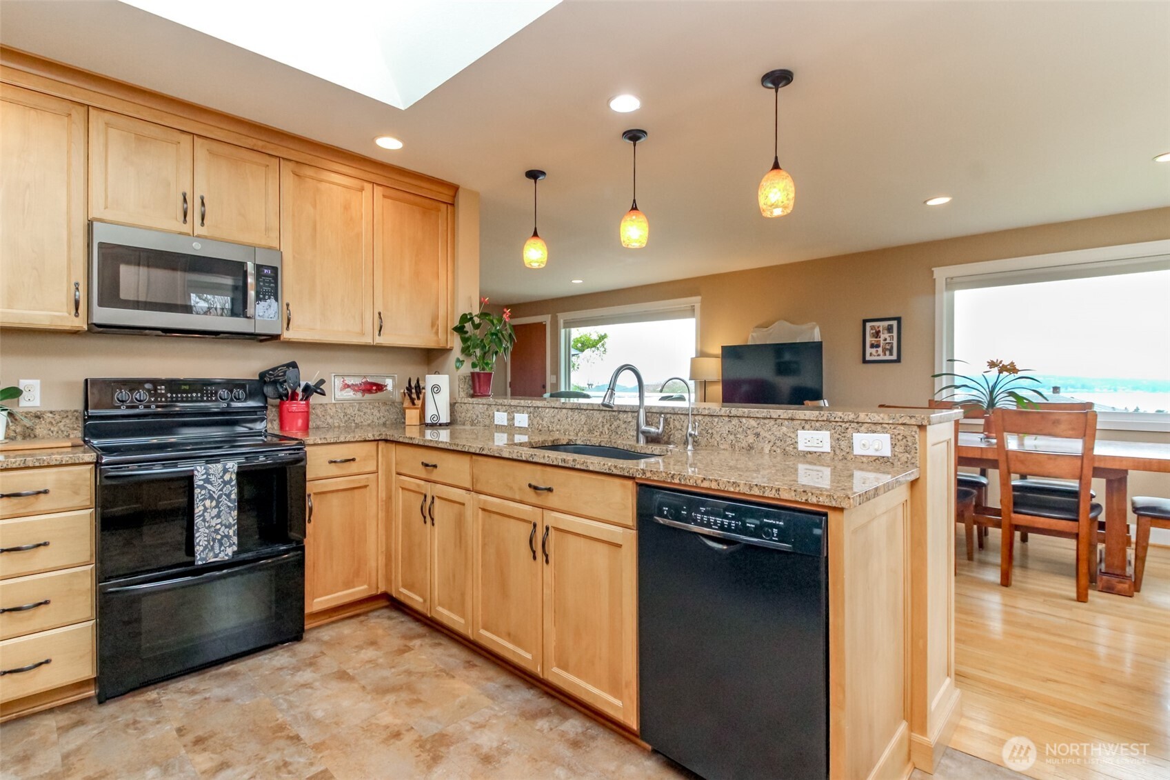 953 S Mountain View Avenue , Tacoma, WA 98465