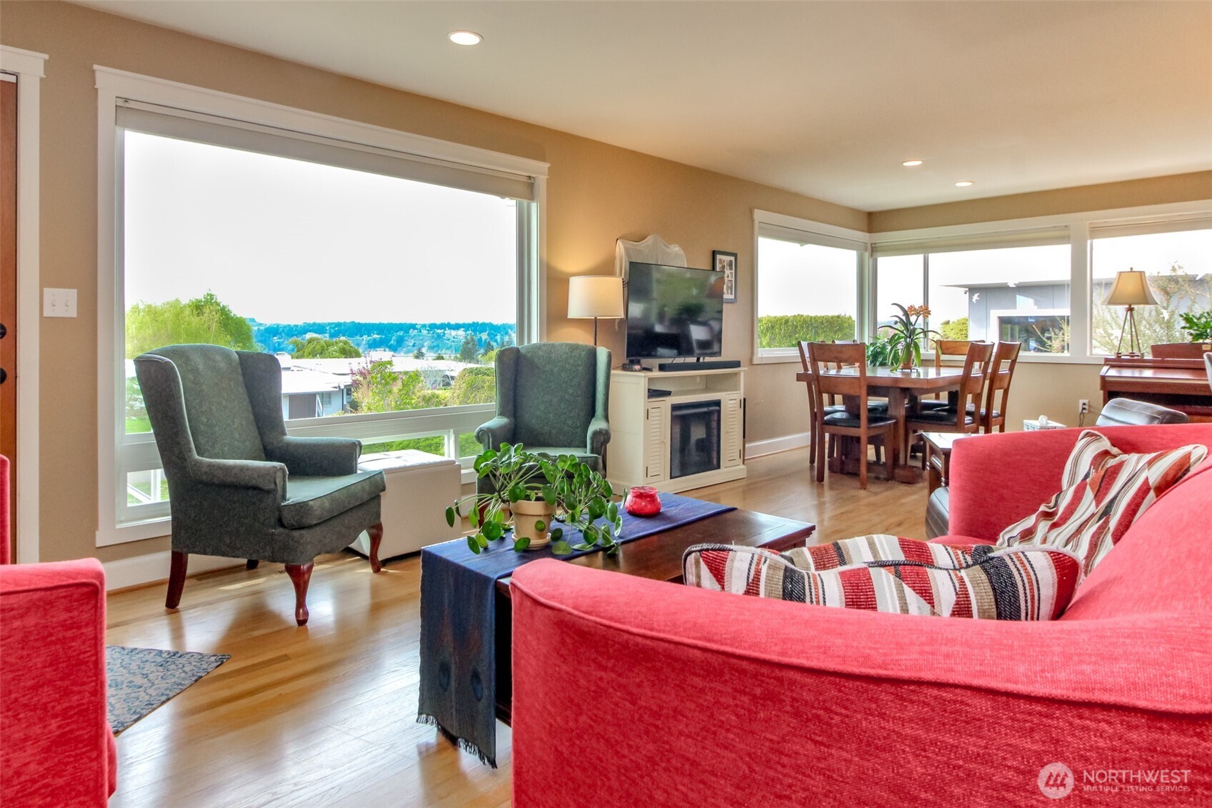 953 S Mountain View Avenue , Tacoma, WA 98465