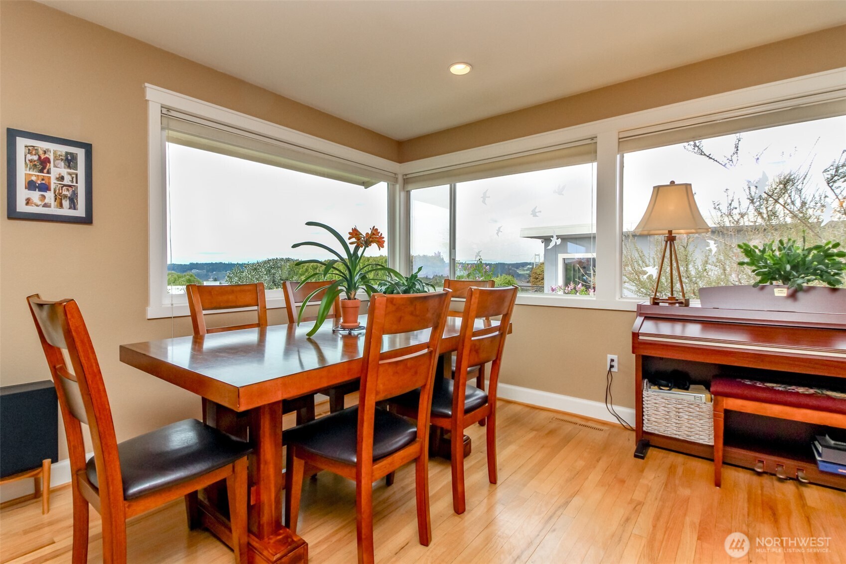953 S Mountain View Avenue , Tacoma, WA 98465