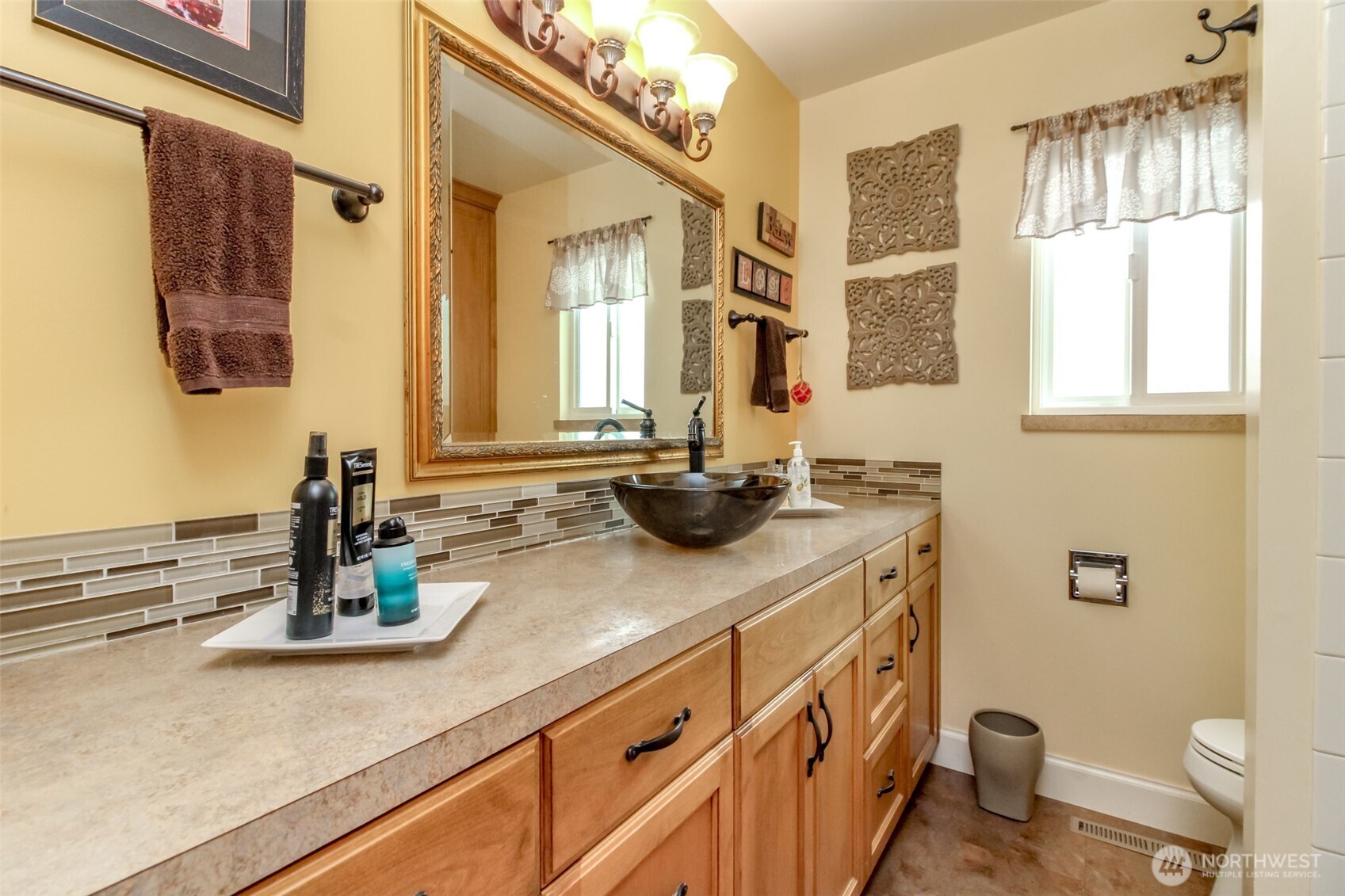 953 S Mountain View Avenue , Tacoma, WA 98465