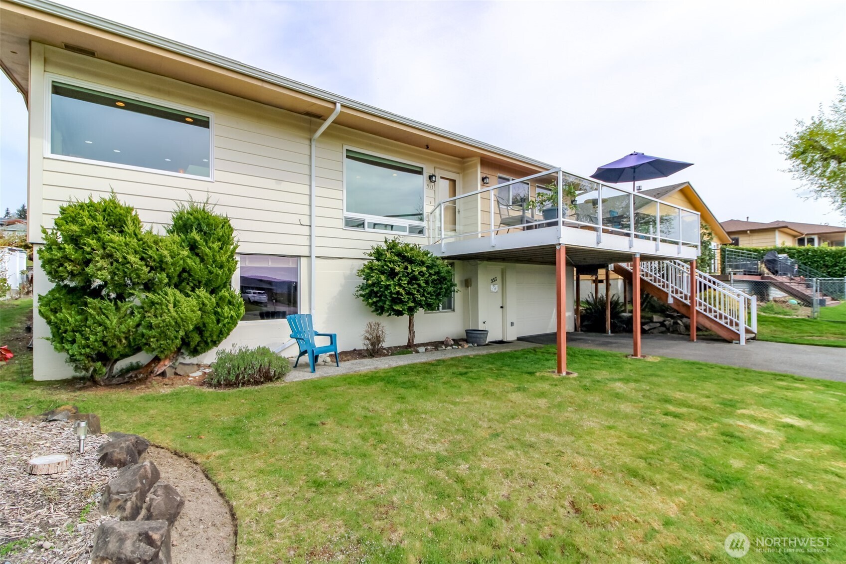 953 S Mountain View Avenue , Tacoma, WA 98465
