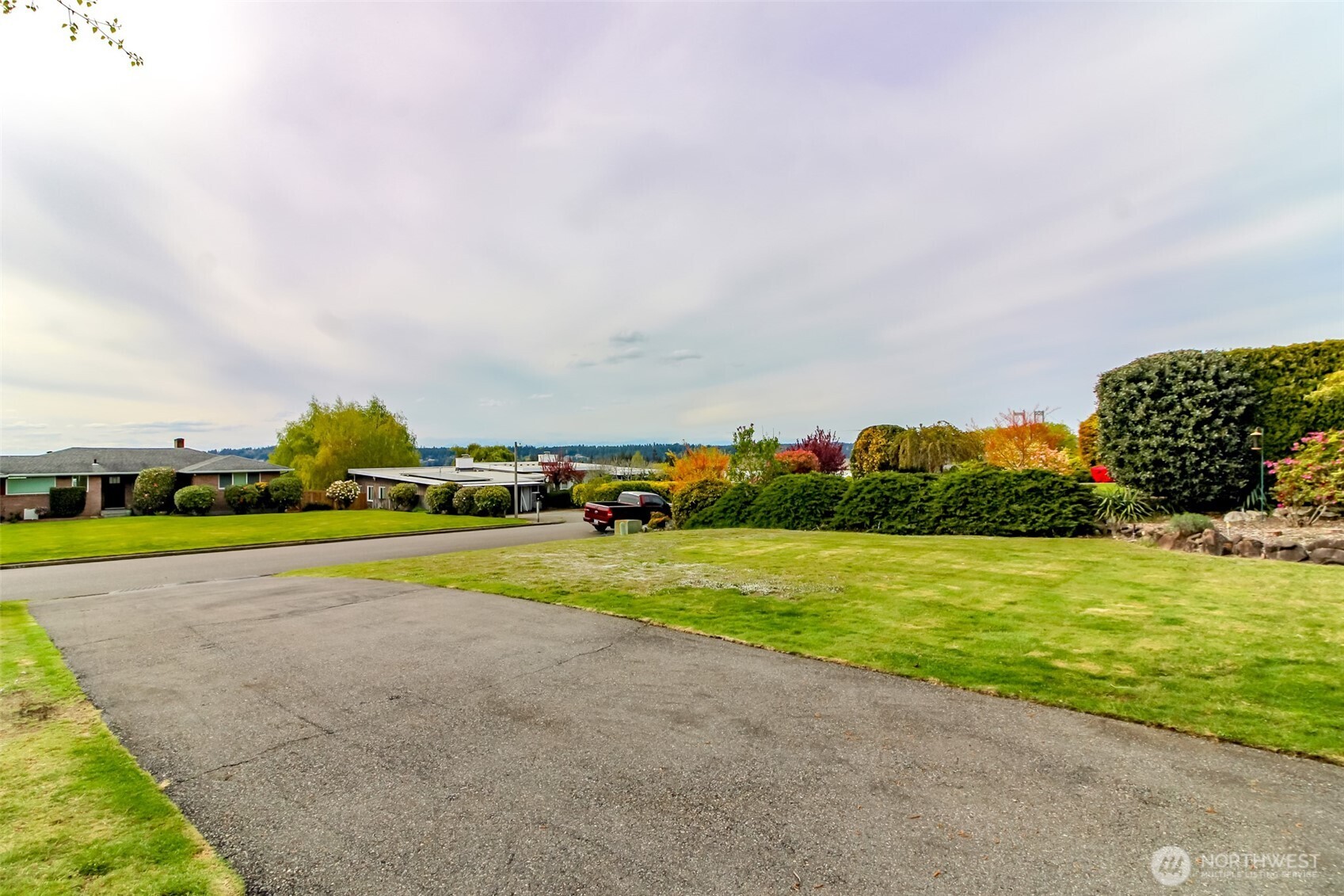953 S Mountain View Avenue , Tacoma, WA 98465