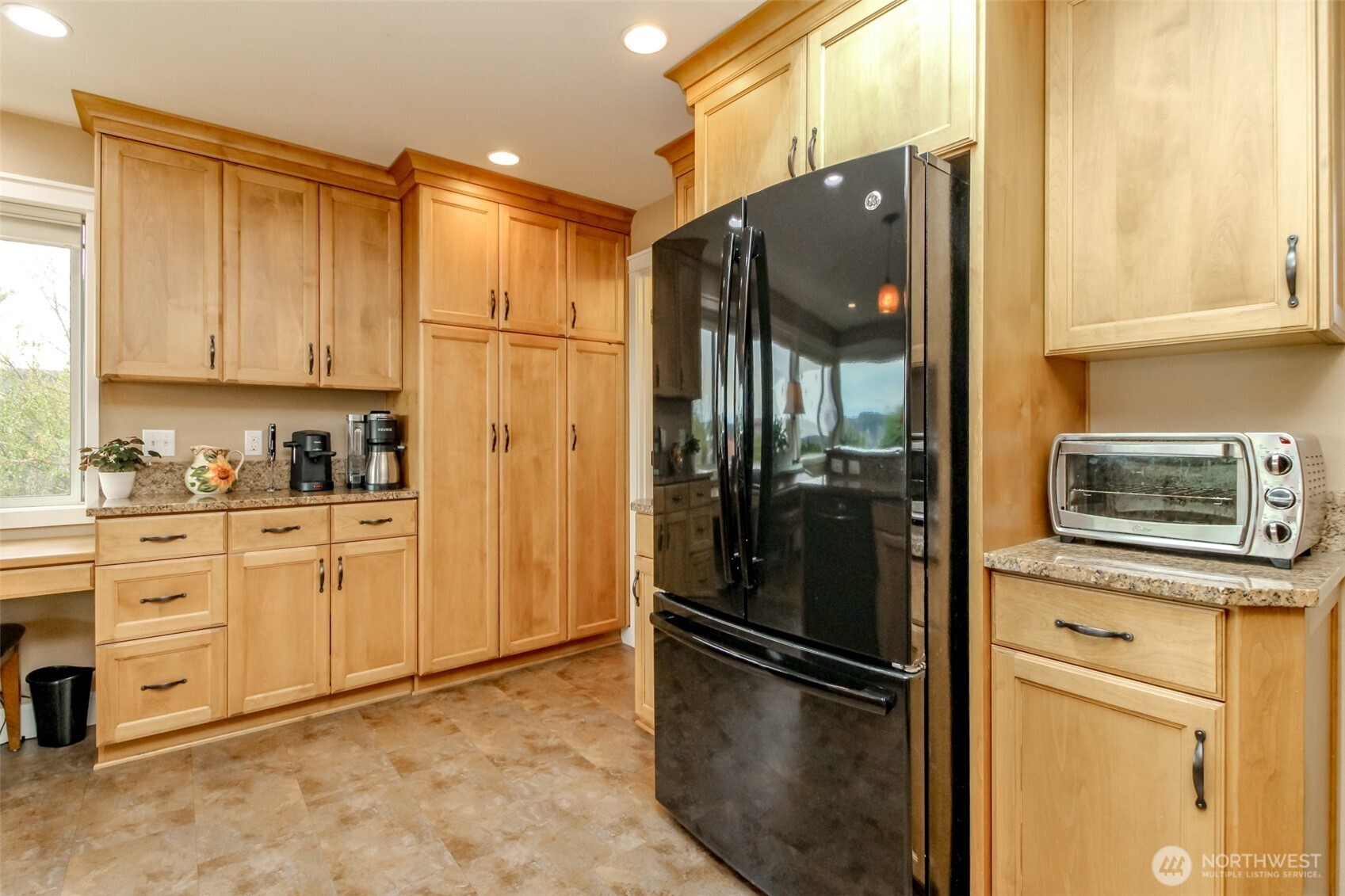 953 S Mountain View Avenue , Tacoma, WA 98465