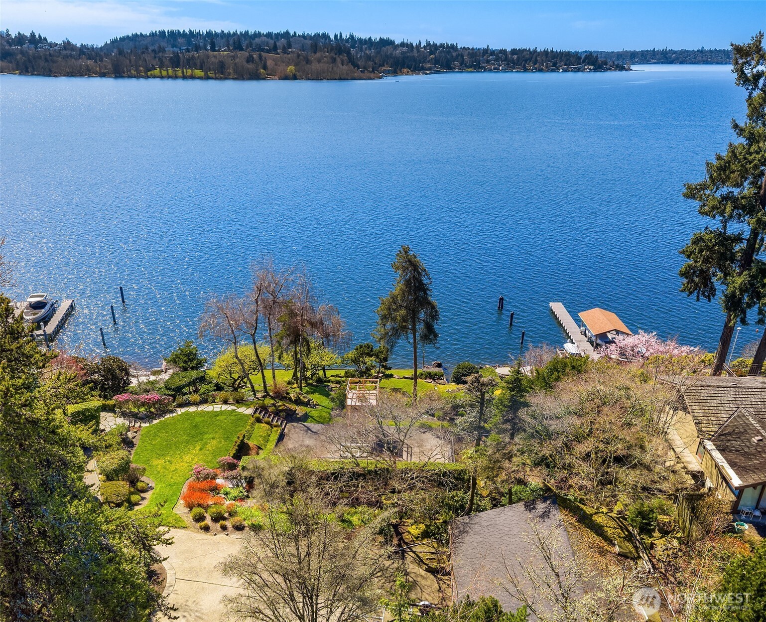 903 Shoreland Drive SE, Bellevue, WA 98004