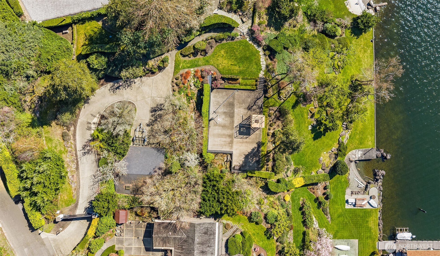 903 Shoreland Drive SE, Bellevue, WA 98004