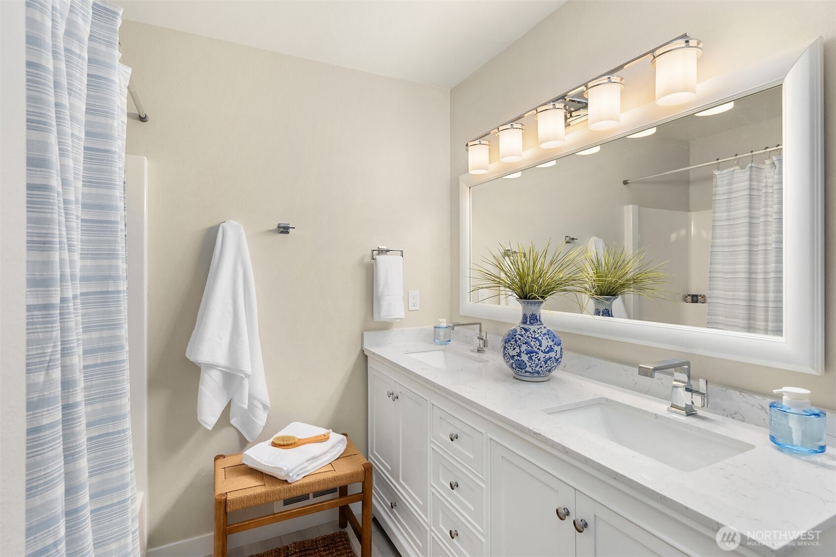 6518 NE Monte Vista Drive , Bainbridge Island, WA 98110