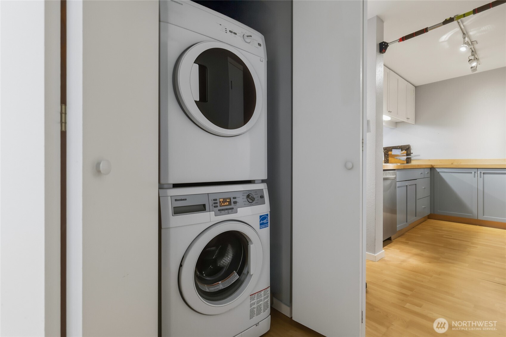 275 W Roy Street #412, Seattle, WA 98119-3860
