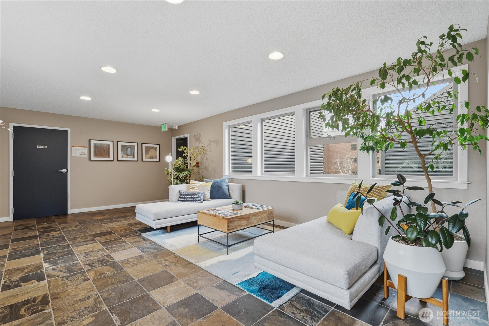 275 W Roy Street #412, Seattle, WA 98119-3860