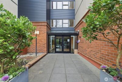 275 W Roy Street #412, Seattle, WA 98119-3860 - Photo 2