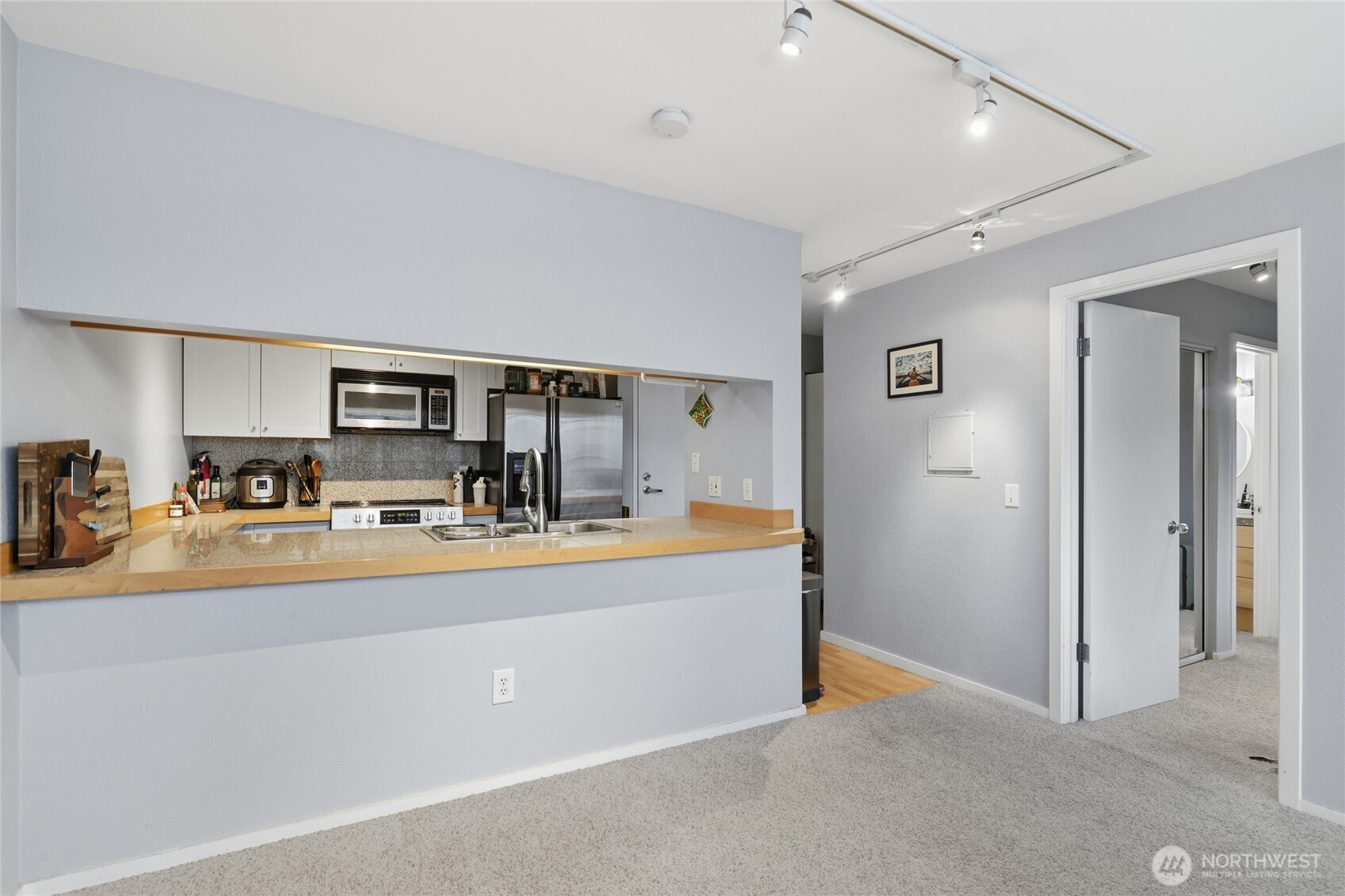 275 W Roy Street #412, Seattle, WA 98119-3860