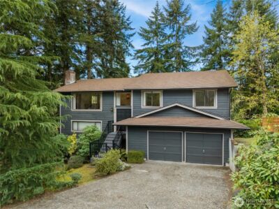 4616 NE 201st Place , Lake Forest Park, WA 98155