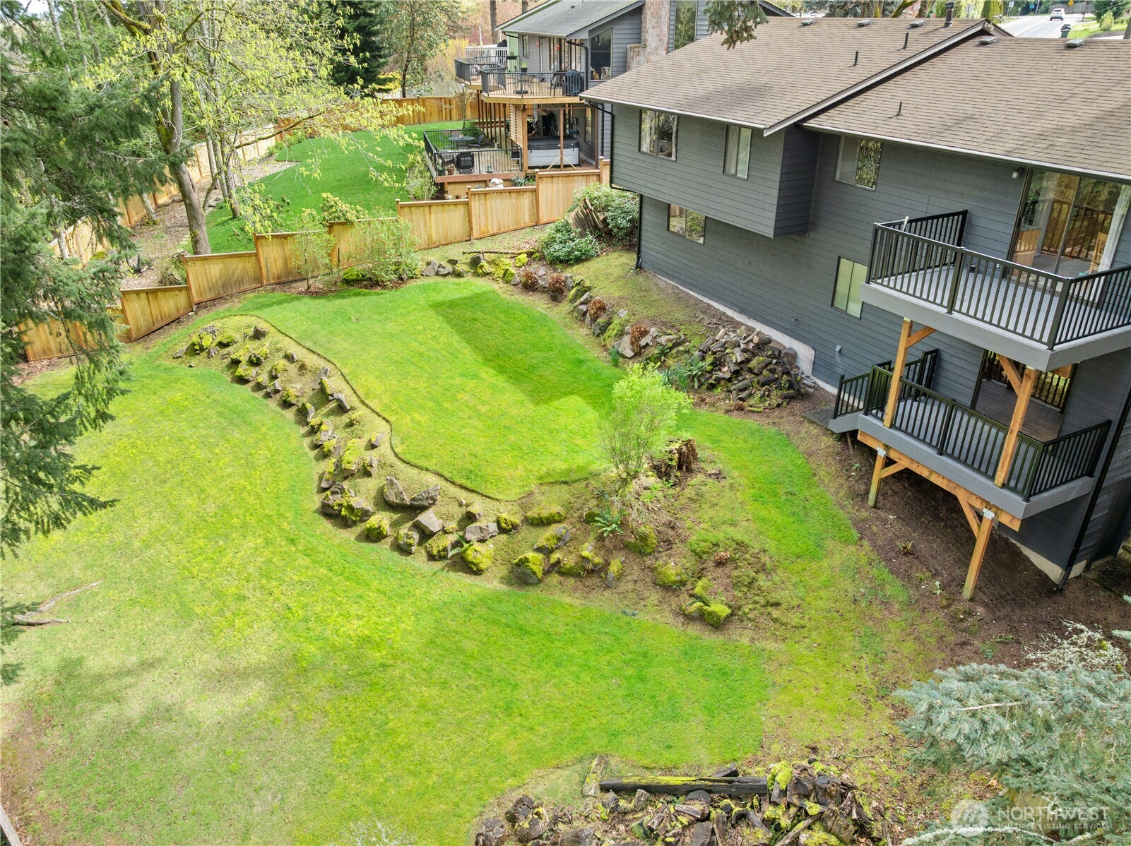 4616 NE 201st Place , Lake Forest Park, WA 98155