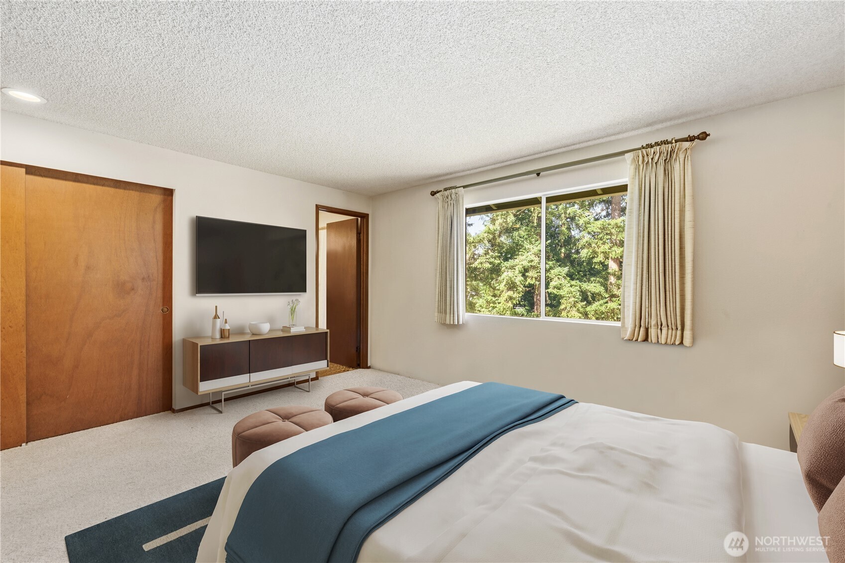 4616 NE 201st Place , Lake Forest Park, WA 98155