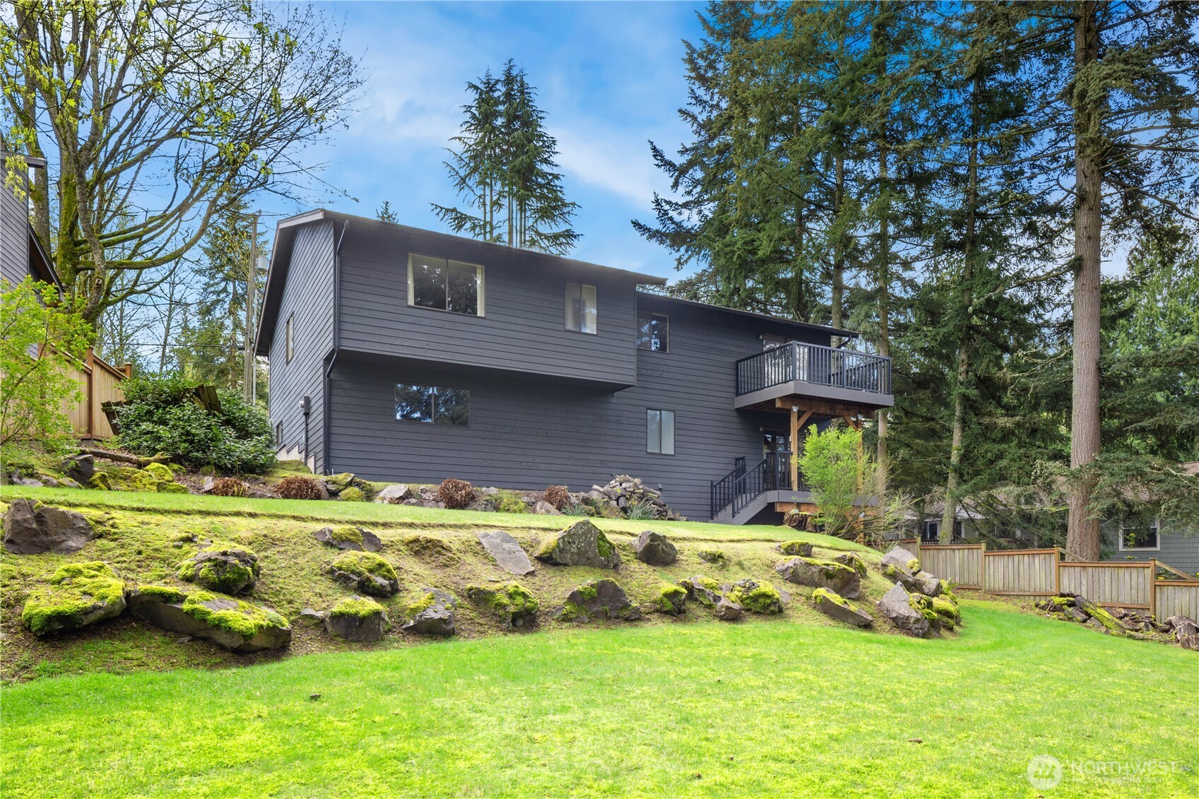 4616 NE 201st Place , Lake Forest Park, WA 98155