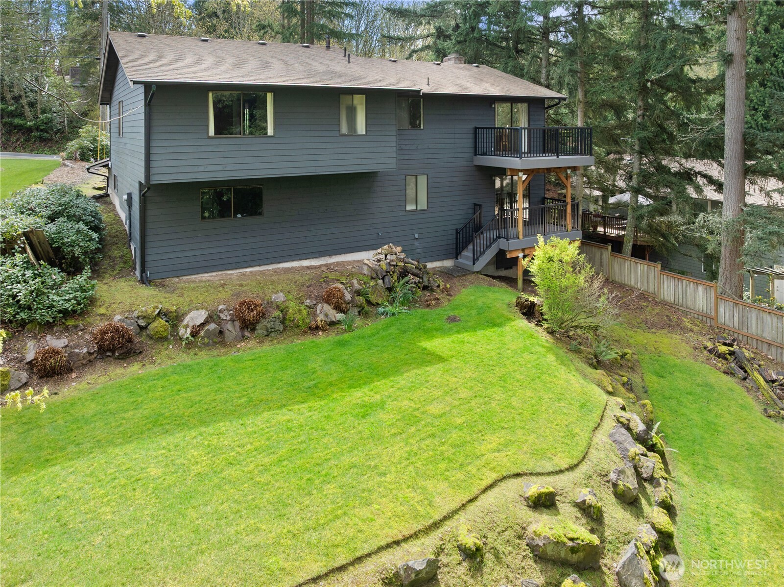 4616 NE 201st Place , Lake Forest Park, WA 98155