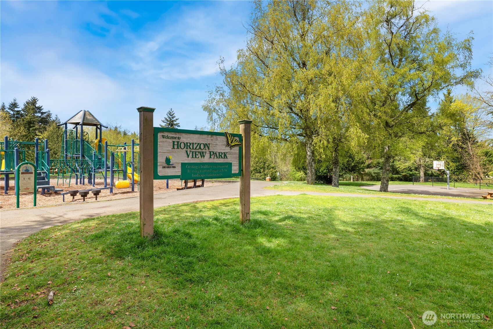 4616 NE 201st Place , Lake Forest Park, WA 98155