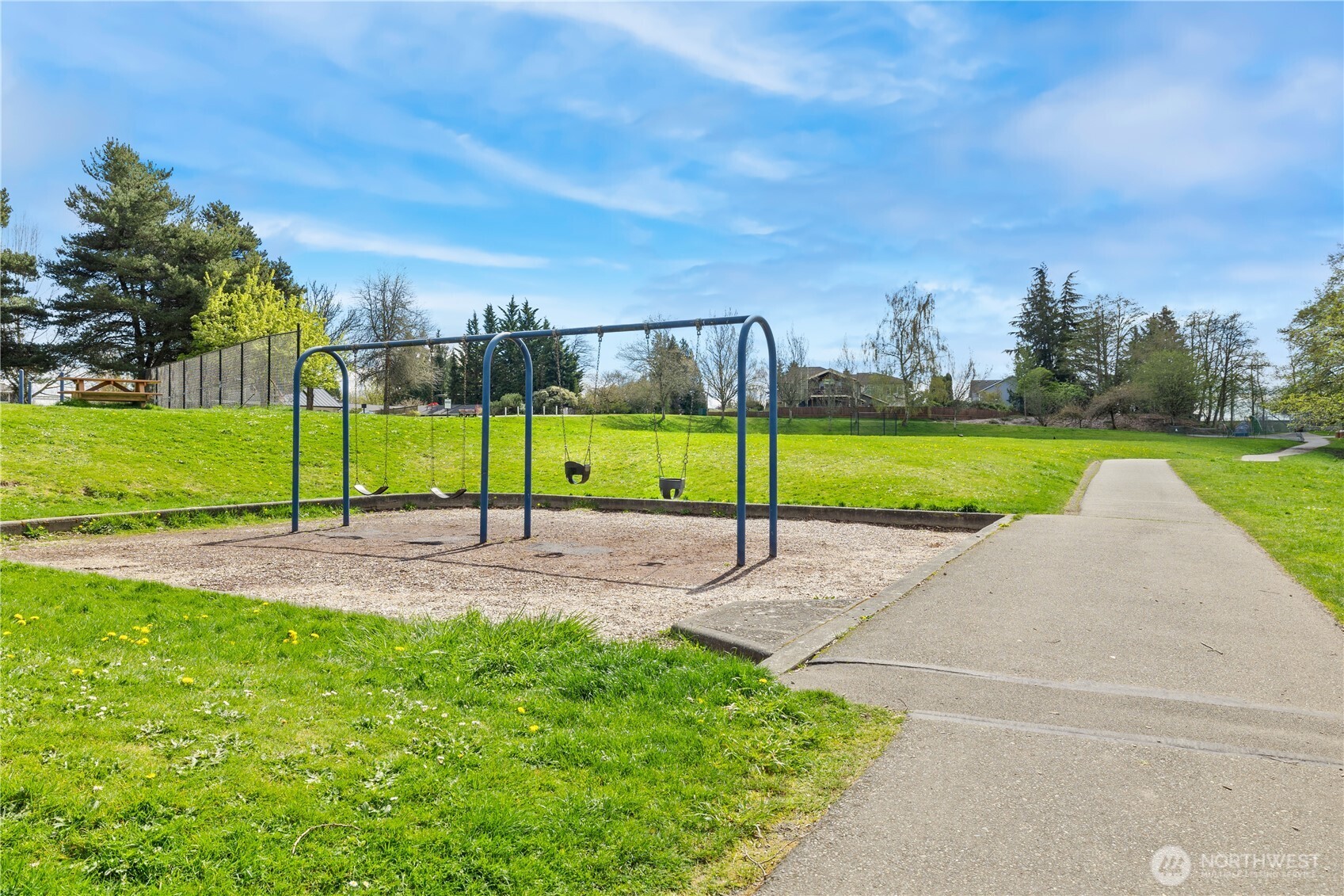 4616 NE 201st Place , Lake Forest Park, WA 98155