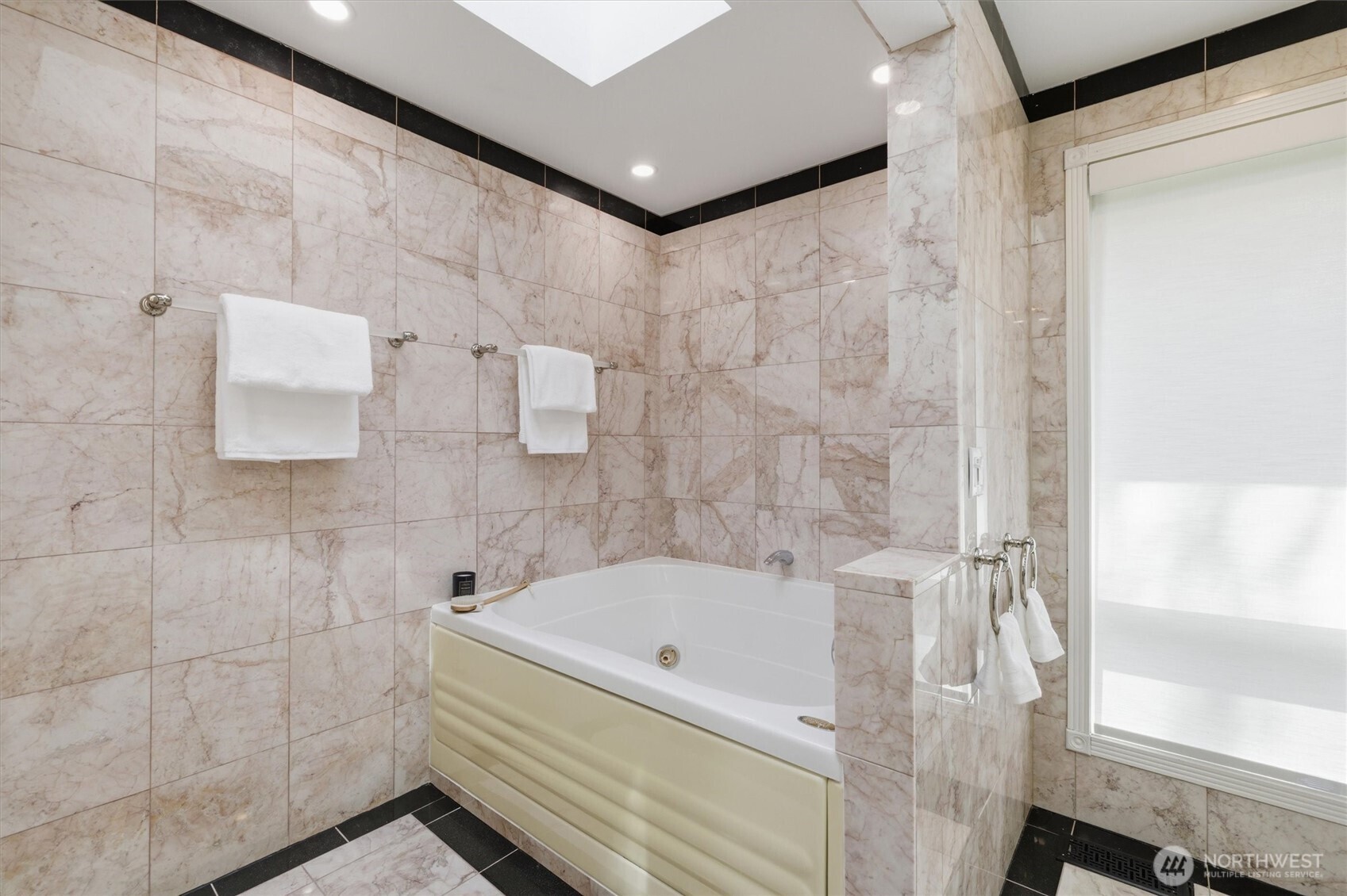 1040 NW Honeywood Place , Issaquah, WA 98027