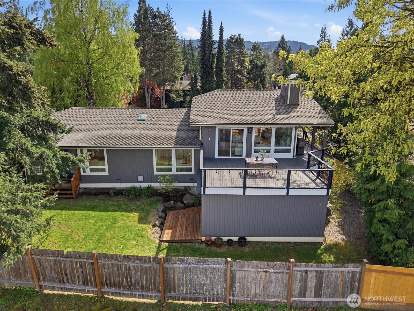 1040 NW Honeywood Place , Issaquah, WA 98027