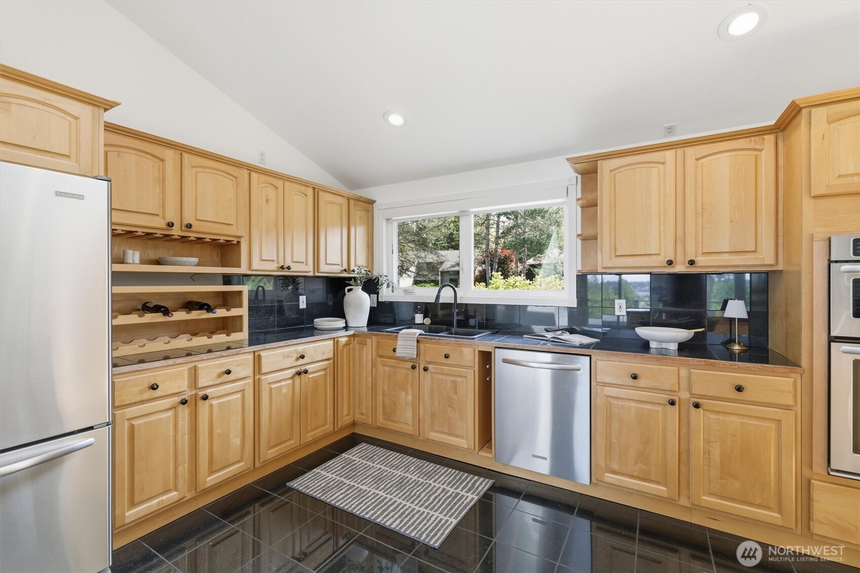 1040 NW Honeywood Place , Issaquah, WA 98027