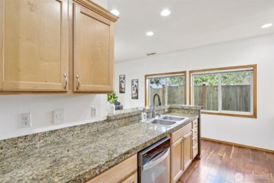 18870 108th Lane SE, Renton, WA 98055-6401 - Photo 12