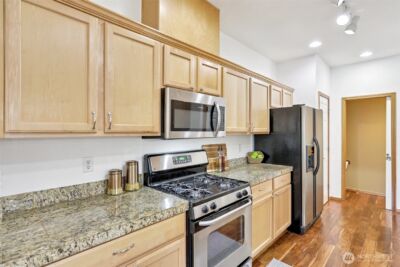 18870 108th Lane SE, Renton, WA 98055-6401 - Photo 14