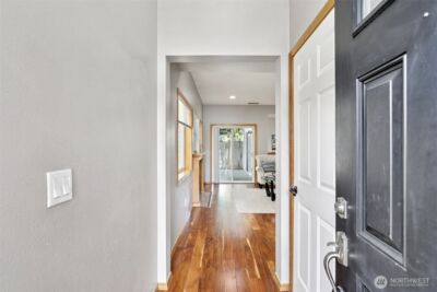 18870 108th Lane SE, Renton, WA 98055-6401 - Photo 5