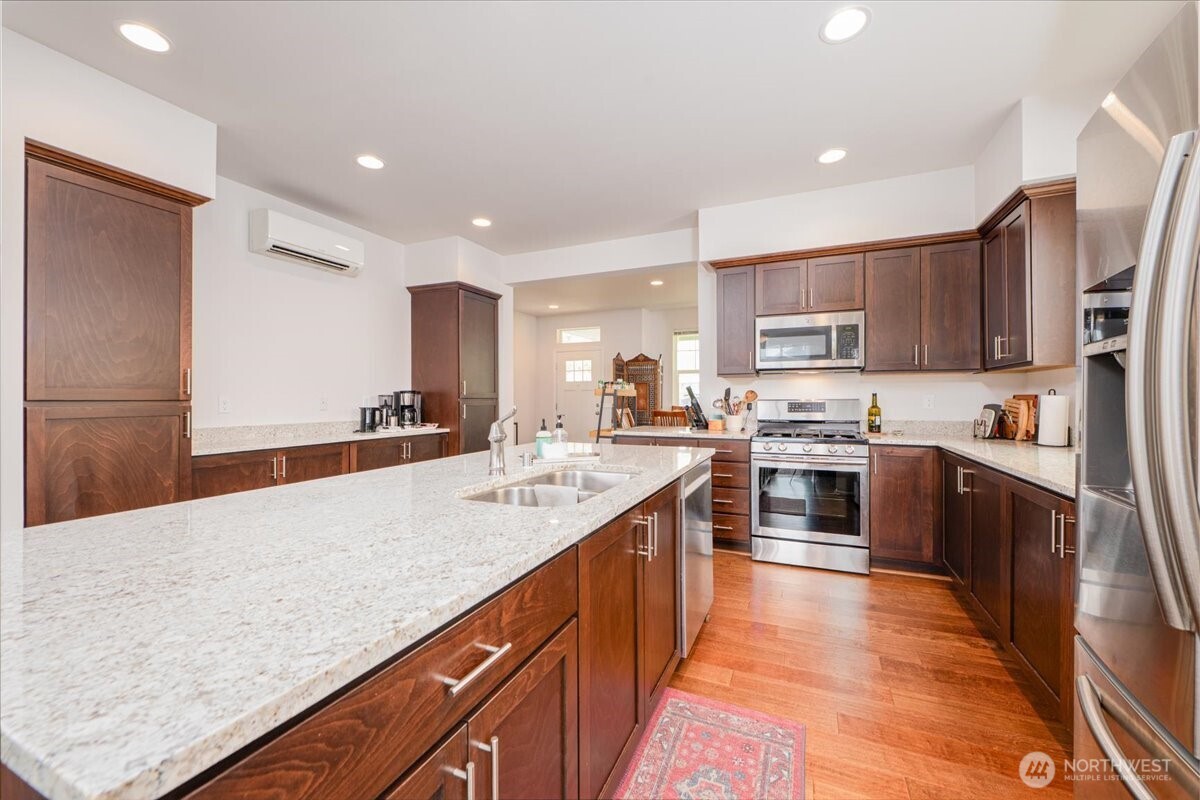 6910 31st Avenue SW, Seattle, WA 98126