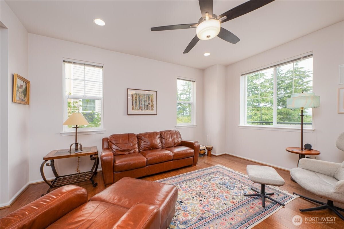 6910 31st Avenue SW, Seattle, WA 98126
