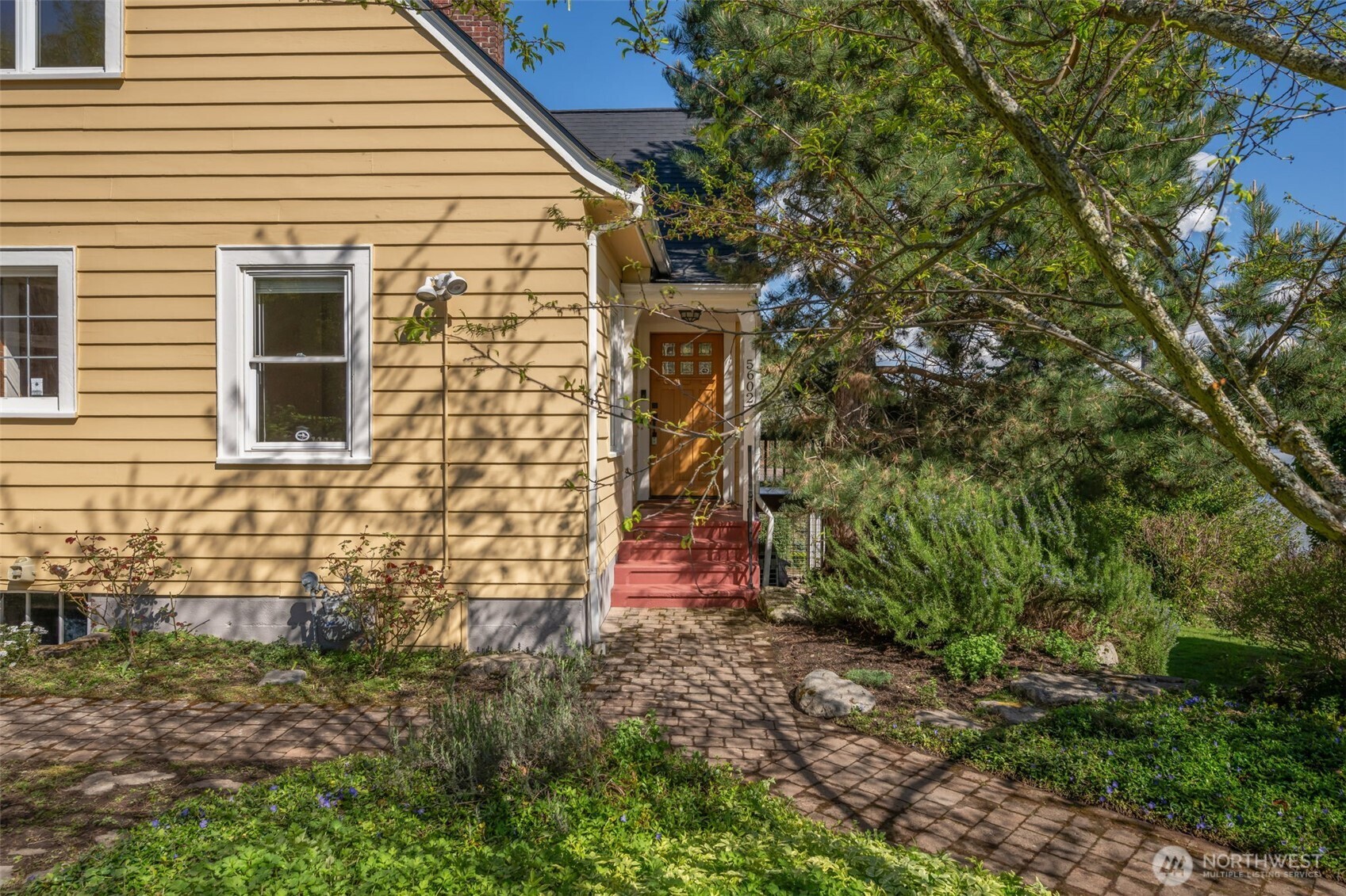5602 S Willow Street , Seattle, WA 98118
