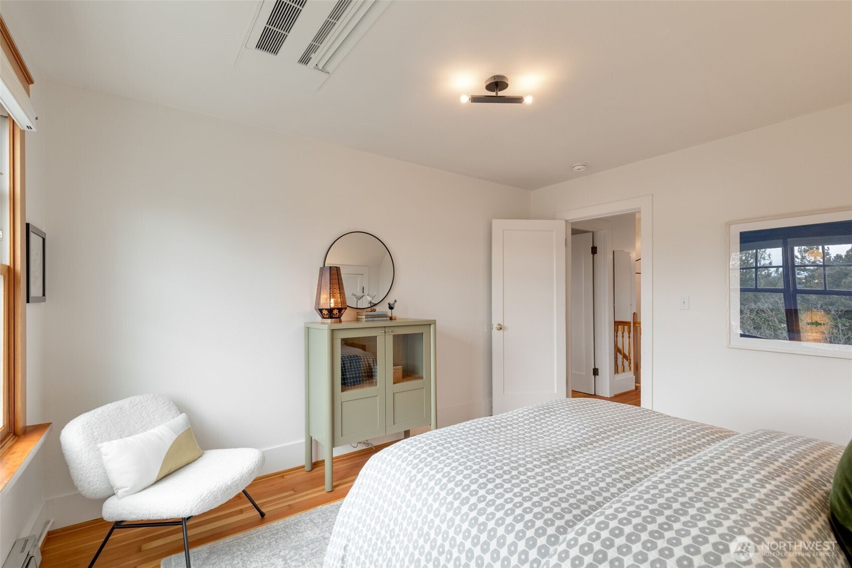 5602 S Willow Street , Seattle, WA 98118
