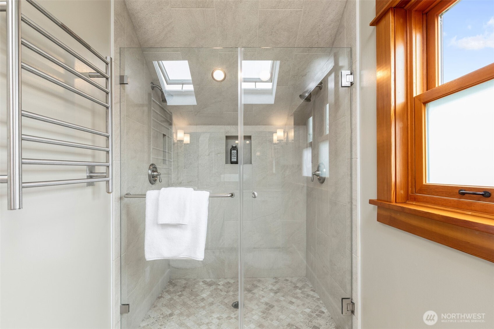 5602 S Willow Street , Seattle, WA 98118